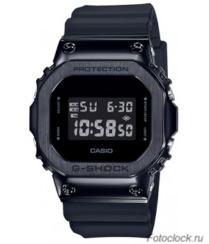 Casio GM-5600B-1E