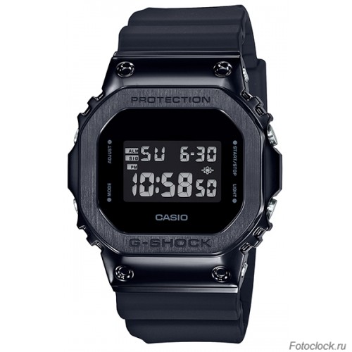 Casio GM-5600B-1E