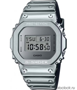 Casio GM-5600YM-8A8
